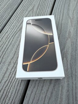 iPhone 16 Pro 256 GB Natural Titanium - 2