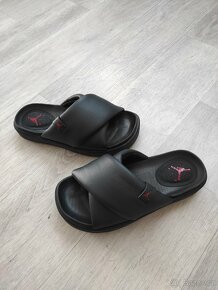 Jordan Sophia
Dámské skluzavky
- 2