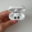 Prodám bezdrátové nabíjecí pouzdro na AirPods - 2