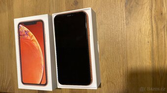 iPhone XR 64GB korálový, top stav - 2