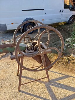 Řezačka na kopřivy, trávu a pod. - 2