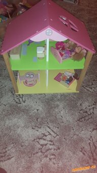 Domeček pro panenky + panenky Barbie - 2