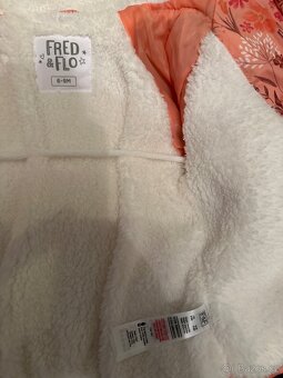 dětská bunda zimní vel. 6-9měsíců, rukavice - 2