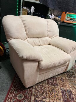 Pohodlne a velke kreslo - 2