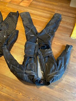 Moto kombinéza s termo výstelkou a helmou - 2