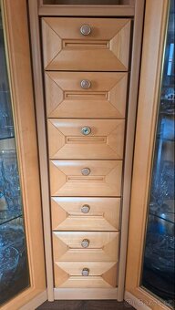 Vitrína osvětlená - výška 200 cm, dřevo - 2