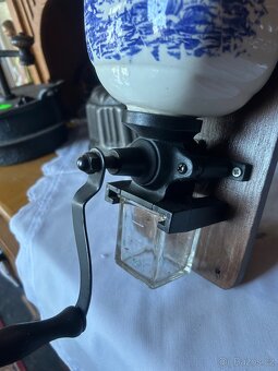 PORCELÁNOVÝ NÁSTĚNNÝ MLÝNEK NA KÁVU - 2