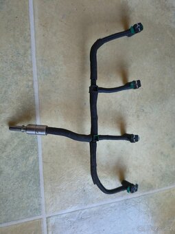 Přepadové potrubí nafty 2,2HDi 125kW 4H - 2