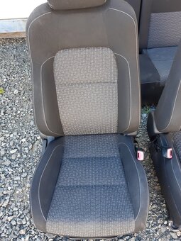 Sedačky Toyota Auris - 2