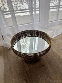 Dekorativní výstavní stolek - 2