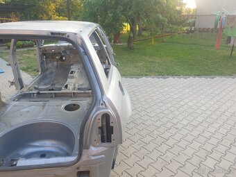 karoserie audi rs4,b5,r.v.2001,bez TP - 2