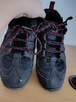 Chlapecké černé boty bpc vel. 38 - 2