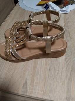 Nové dámské sandály v36 - 2