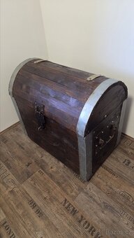 Dřevěná truhla s kováním 80x80x50 - 2