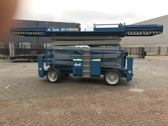 Nůžková terénní plošina GENIE GS 5390RT rv.2008 - 2