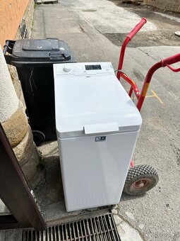 Prodám pračku Elektrolux EWT1062IFW, horní plnění - 2