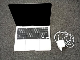MacBook Air 13 palců Apple M1 chip 8 GB RAM 256 SSDx 30 cyk - 2