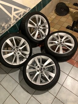 Alu kola Škoda R17 5X100 LETNÍ PNEU 215/40 R17 TOP STAV - 2