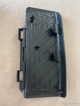 Opěrka nohy Škoda Karoq 5Q1 864 777 C - 2
