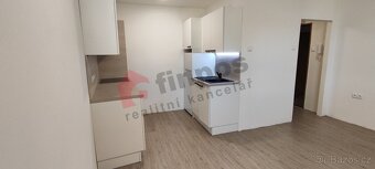 Pronájem bytu 1+kk 25 m2 ve Vlašimi, Žižkovo nám. - okr. Ben - 2