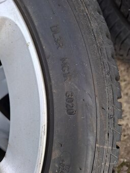 Peugeot 407 - originální alu disky + zimní pneu 215/55 R17 - 2