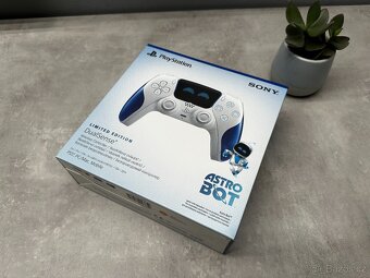 PS5 DualSense Astro Bot V2 - 2