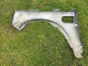 přední blatník Land Rover Discovery 3 stříbrný pravý - 2