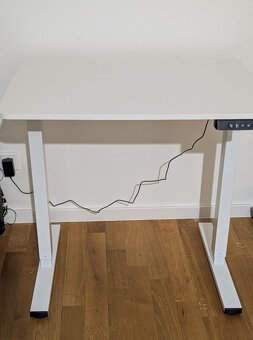Nový elektricky nastavitelný psaci PC stůl - 2