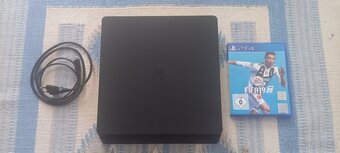 Playstation 4 500GB s hrou - 2