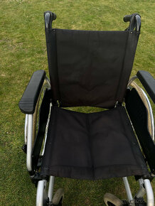 Meyra mechanický invalidní vozík 43cm bržděný - 2