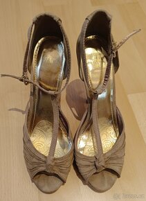Světle hnědé boty s podpatkem - 2