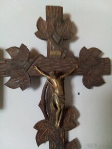 Dřevěný řezbovaný kříž s Ježíšem velký - 2