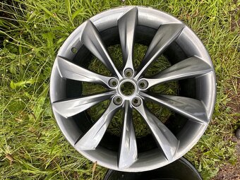Tesla R21 - 2