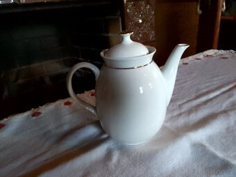 STAROŽITNÁ PORCELÁNOVÁ KONVIČKA NA ČAJ S MALOVANÝMI KVĚTY - 2