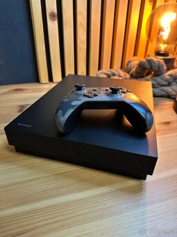 Microsoft Xbox One X, 1 TB - 2