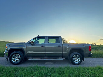GMC SIERRA K1500 SLT CREWCAB - 5.3 V8 4x4 360HP - KŮŽE - 2