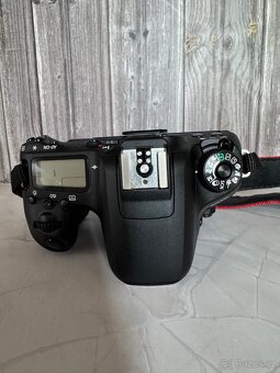 Canon EOS 77D + Grip - 2