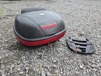Prodám moto kufr givi na 2 helmy - 2