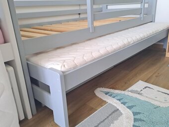 Dřevěná postel Audra - 2