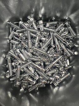 Šroubky M7x32 pro dvoudílná / třídílná kola - 2