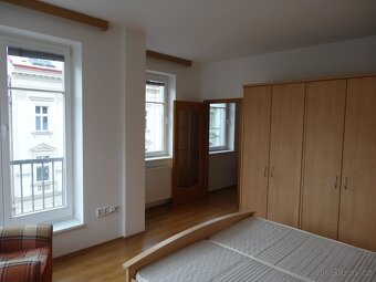 Pronájem bytu 2kk 67 m2 v historickém centru Hradce Králové - 2