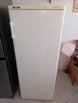 Prodám starší mrazák. - 2