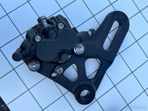 Triumph Street Twin 900 - brzdiče Nissin - 2