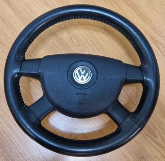 Volant s prílušenstvom na Passat B6 - 2