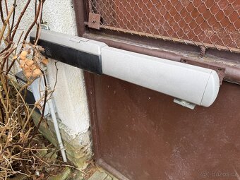 Řídící jednotka pro automatické otvírání dvoukřídlých vrat - 2