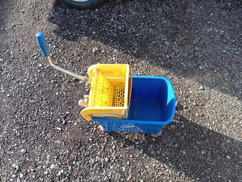 Úklidový vozík - 2