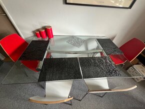 Jídelní stůl + 4 ks židle - 2