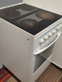 sporák na zásuvku 230V se sklokeram. deskou - 2