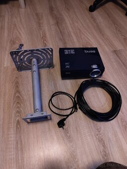 Projektor set s platnem - 2