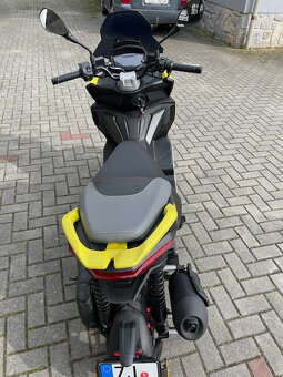 Aprilia SR GT125 sport - 2